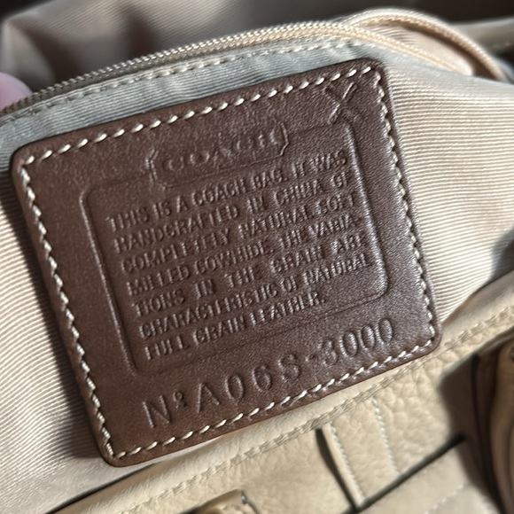 Coach Hampton Soho Ivory Shoulder Crossbody Bag - Picture 3 of 5